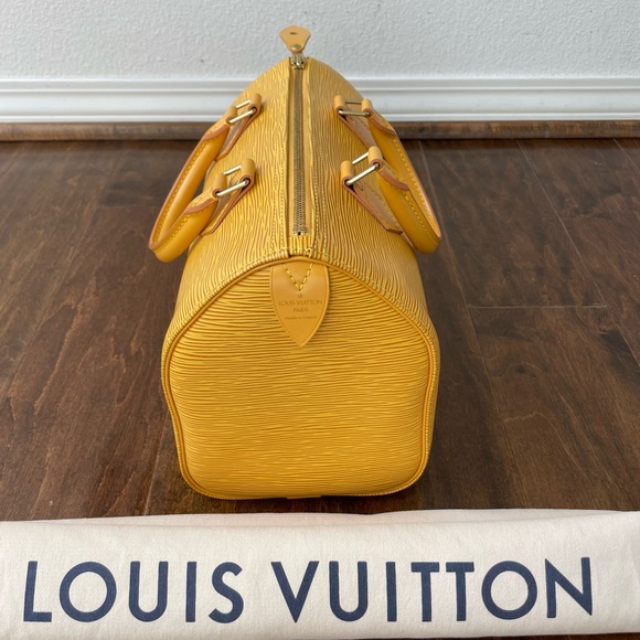 Louis Vuitton Speedy 25 in Yellow Epi Leather - Picture 4 of 14